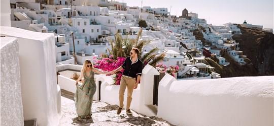 Photo of Hire a Professional Photographer in Santorini for a Photo Shoot at the Island’s Best Scenic Spots