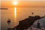 Where to watch sunset in santorini